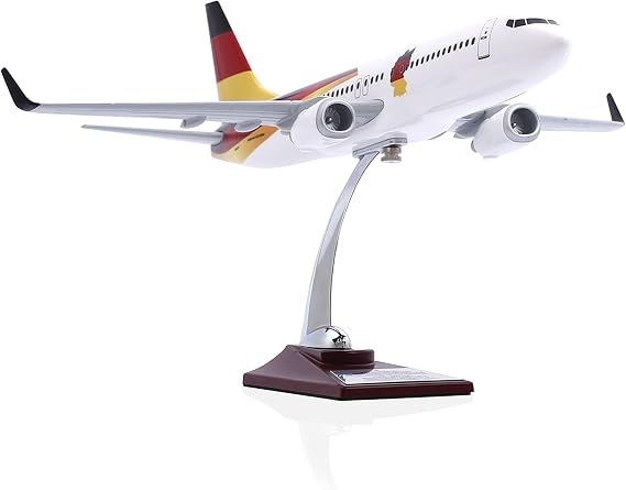 Zekupp Boeing 737-800 Almanya Tasarımlı Uçak Maketi, 1/100 Ölçek Model Uçak, Havacılık Meraklıları İçin Hediye, Koleksiyoner Hediyesi (ZU-UCK0